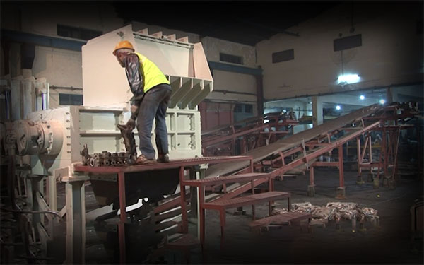 Twin Shaft Shredder Machine